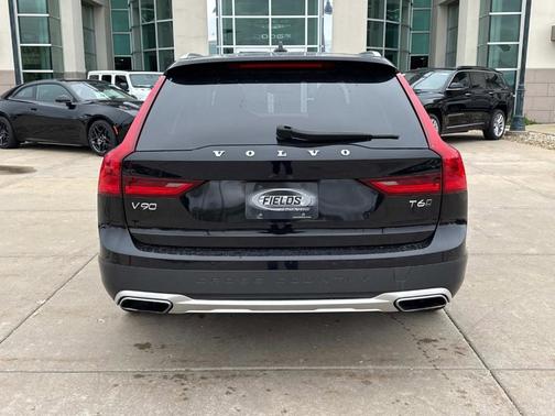 2018 Volvo V90 Cross Country T6