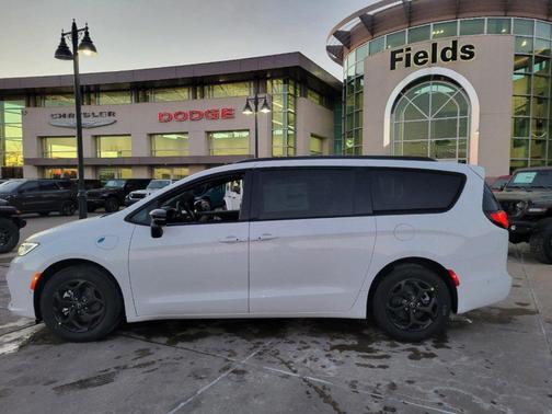 2025 Chrysler Pacifica Hybrid Select