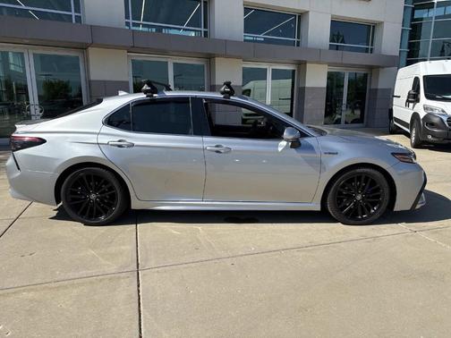 2021 Toyota Camry Hybrid XSE
