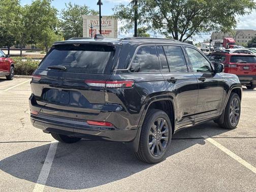 Diamond Black 2026 Jeep Grand Cherokee Limited Reserve 4x4