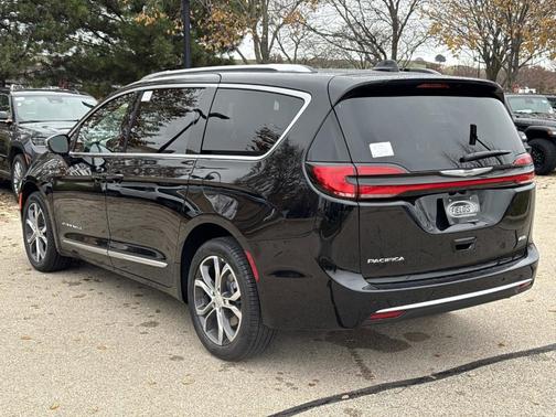 2026 Chrysler Pacifica Pinnacle AWD