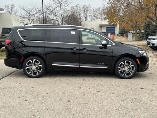 2026 Chrysler Pacifica Pinnacle AWD
