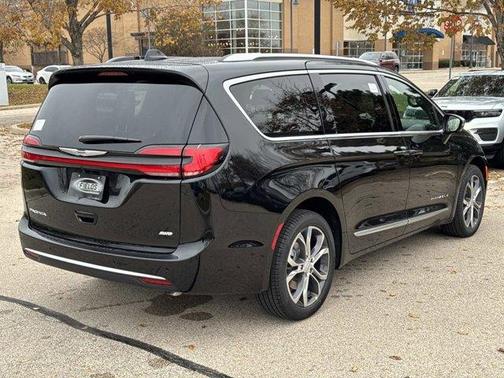 2026 Chrysler Pacifica Pinnacle AWD