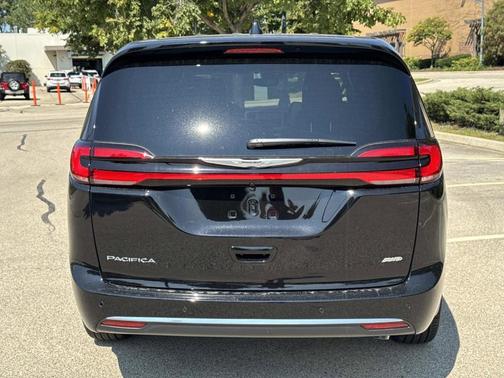 2026 Chrysler Pacifica Select AWD