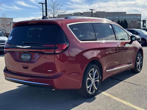 2026 Chrysler Pacifica Pinnacle AWD