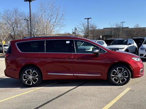 2026 Chrysler Pacifica Pinnacle AWD