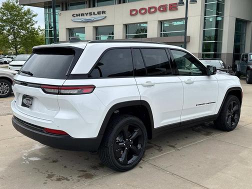 2025 Jeep Grand Cherokee Laredo