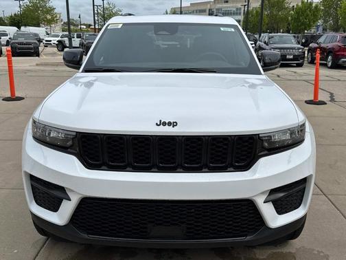 2025 Jeep Grand Cherokee Laredo