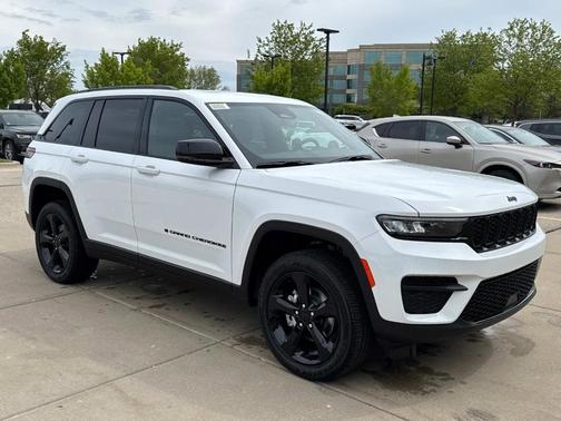 2025 Jeep Grand Cherokee Laredo