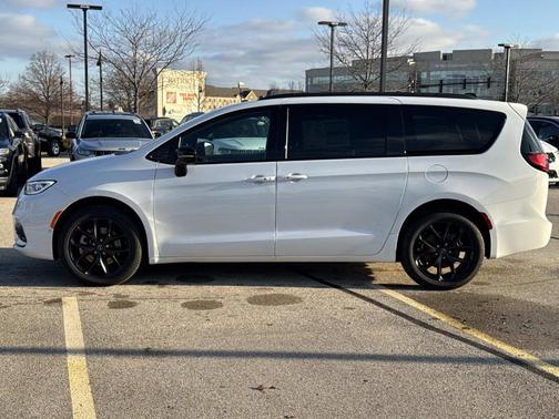 Bright White 2026 Chrysler Pacifica Select AWD