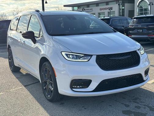 2026 Chrysler Pacifica Select AWD