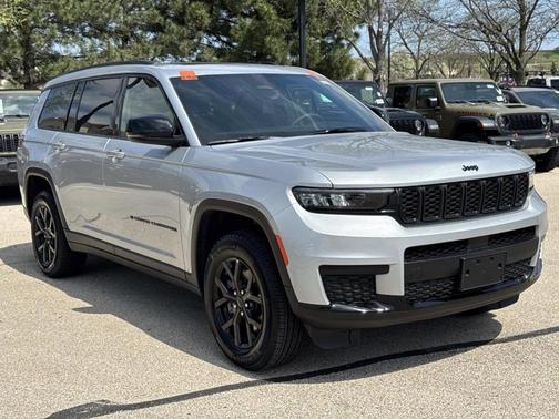 Silver Zynith 2025 Jeep Grand Cherokee L Laredo