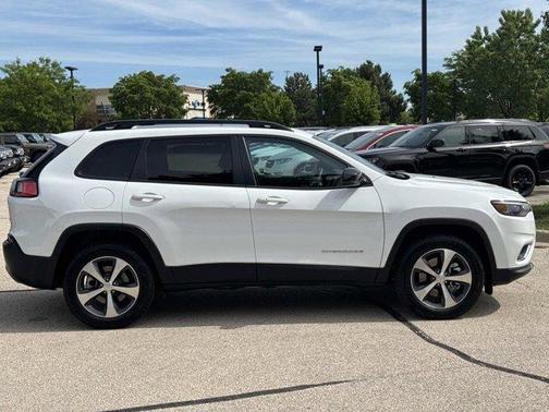 Bright White Clearcoat 2022 Jeep Cherokee Limited