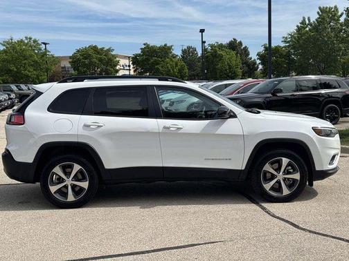 Bright White Clearcoat 2022 Jeep Cherokee Limited