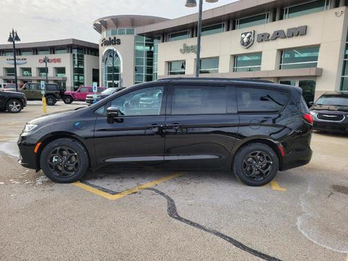 2025 Chrysler Pacifica Hybrid Select
