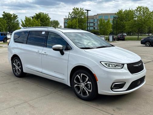 2025 Chrysler Pacifica Pinnacle