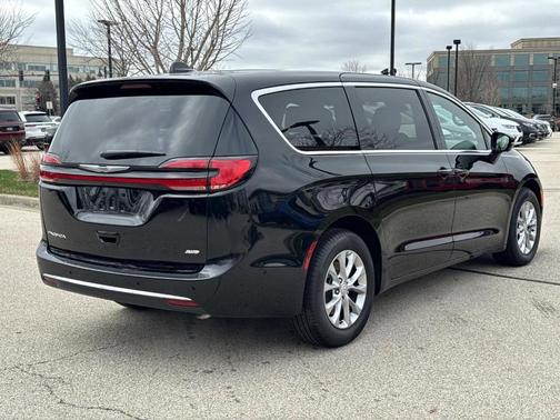 Diamond Black 2025 Chrysler Pacifica Select