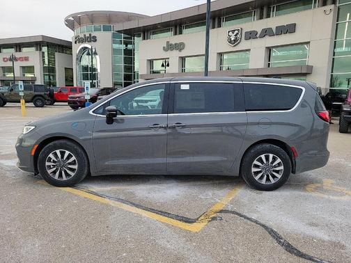 2025 Chrysler Pacifica Hybrid Select