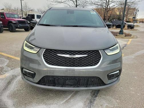 2025 Chrysler Pacifica Hybrid Select