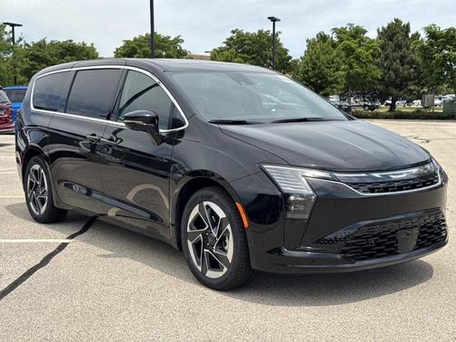 Diamond Black 2027 Chrysler Pacifica LIMITED