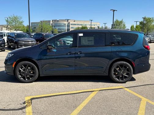 2025 Chrysler Pacifica Limited
