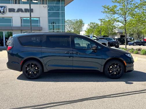 2025 Chrysler Pacifica Limited