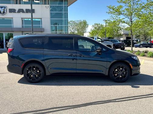 2025 Chrysler Pacifica Limited