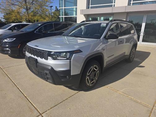 Silver Zynith 2026 Jeep Cherokee LAREDO/LIMITED