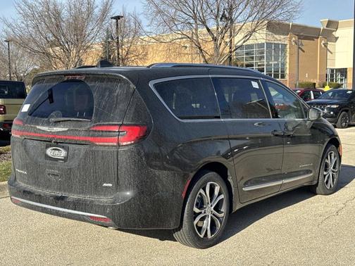 2026 Chrysler Pacifica Pinnacle AWD