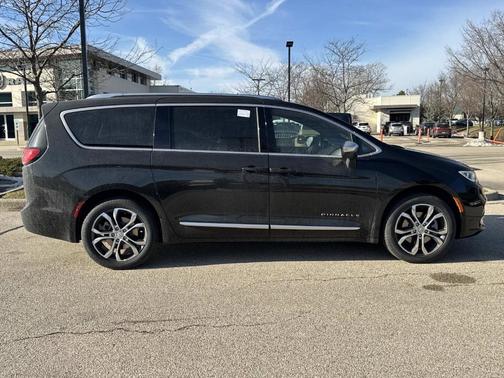 2026 Chrysler Pacifica Pinnacle AWD