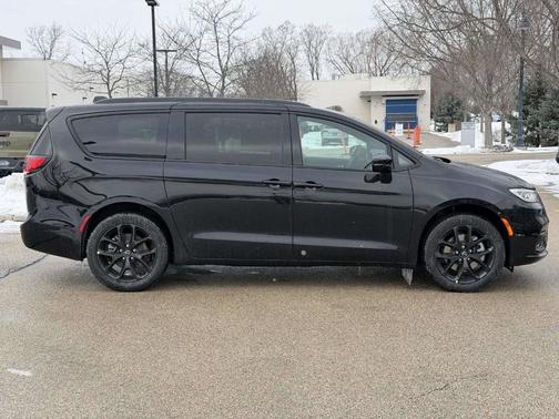 2026 Chrysler Pacifica Limited