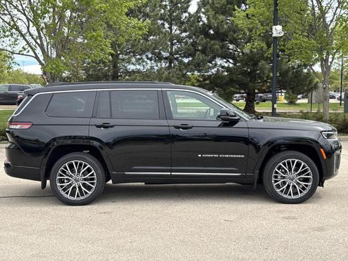 Diamond Black 2026 Jeep Grand Cherokee Summit