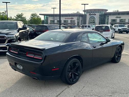 2017 Dodge Challenger SXT