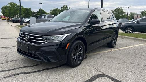 Deep Black Pearl Effect 2022 Volkswagen Tiguan 2.0T SE