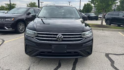 Deep Black Pearl Effect 2022 Volkswagen Tiguan 2.0T SE
