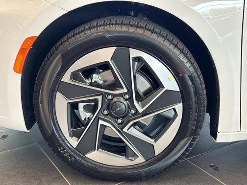 Bright White 2027 Chrysler Pacifica LIMITED