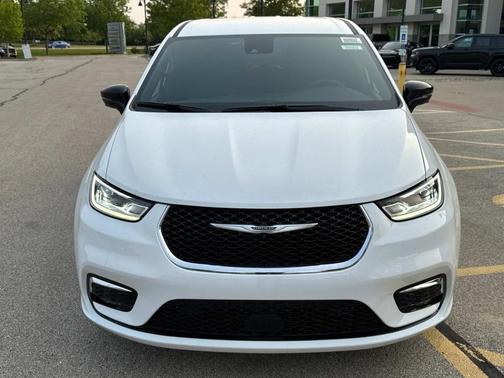 2025 Chrysler Pacifica Hybrid Select