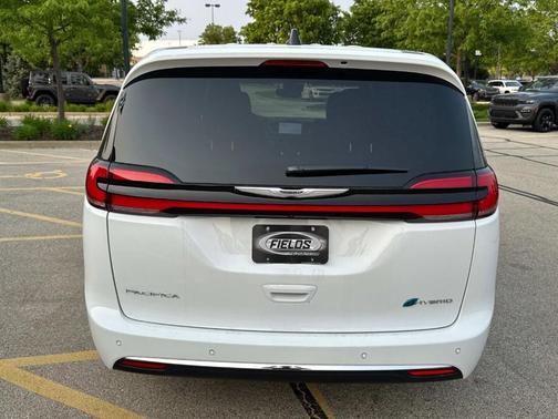 2025 Chrysler Pacifica Hybrid Select
