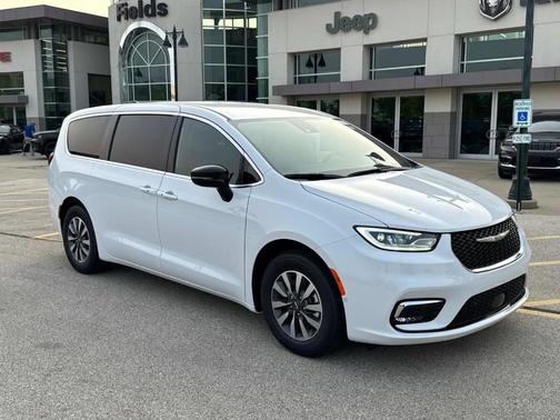 2025 Chrysler Pacifica Hybrid Select