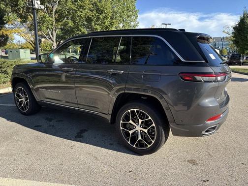 2025 Jeep Grand Cherokee Summit