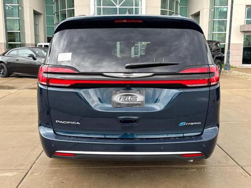 2025 Chrysler Pacifica Hybrid Pinnacle