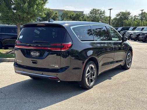 Diamond Black 2027 Chrysler Pacifica LIMITED