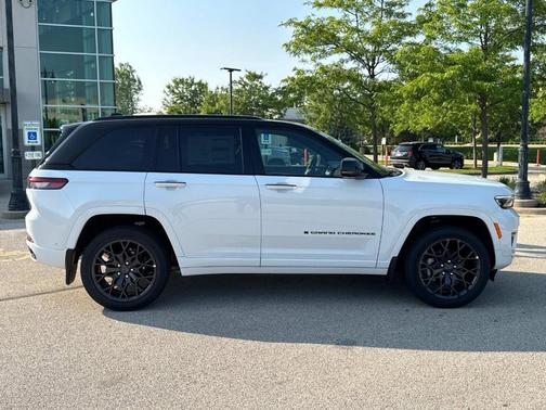 2025 Jeep Grand Cherokee Summit