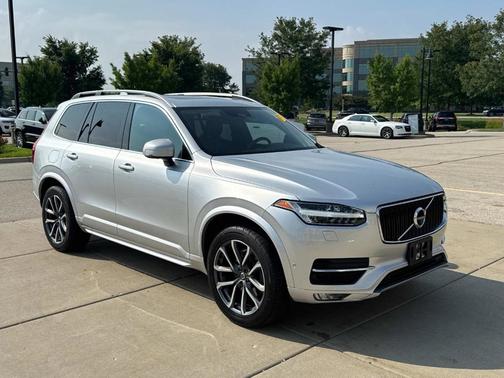 2016 Volvo XC90 T6 Momentum