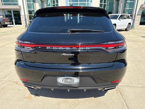2021 Porsche Macan Base