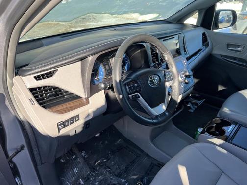 2017 Toyota Sienna XLE Premium