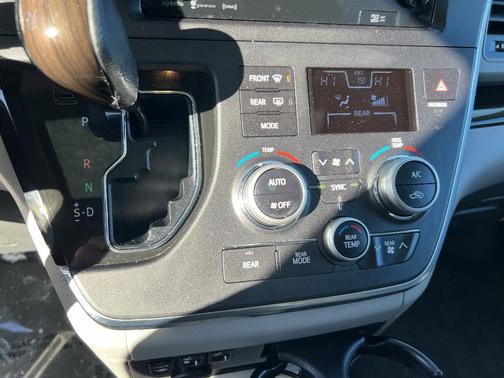 2017 Toyota Sienna XLE Premium