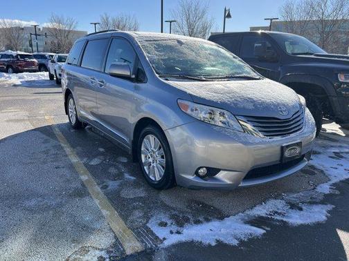 2017 Toyota Sienna XLE Premium