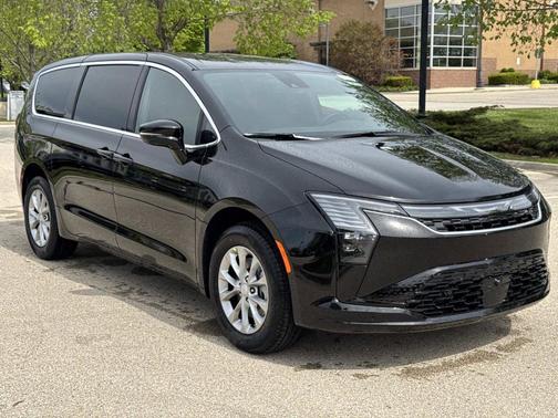 Diamond Black 2027 Chrysler Pacifica SELECT