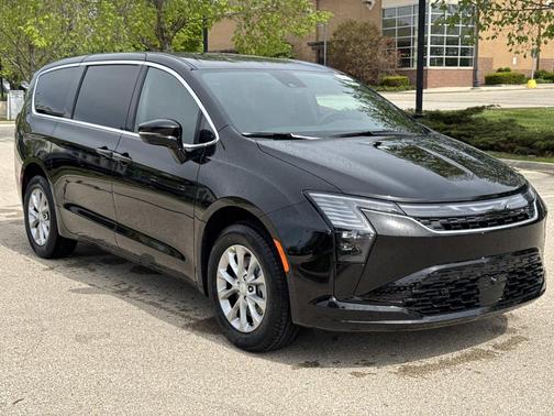 Diamond Black 2027 Chrysler Pacifica SELECT